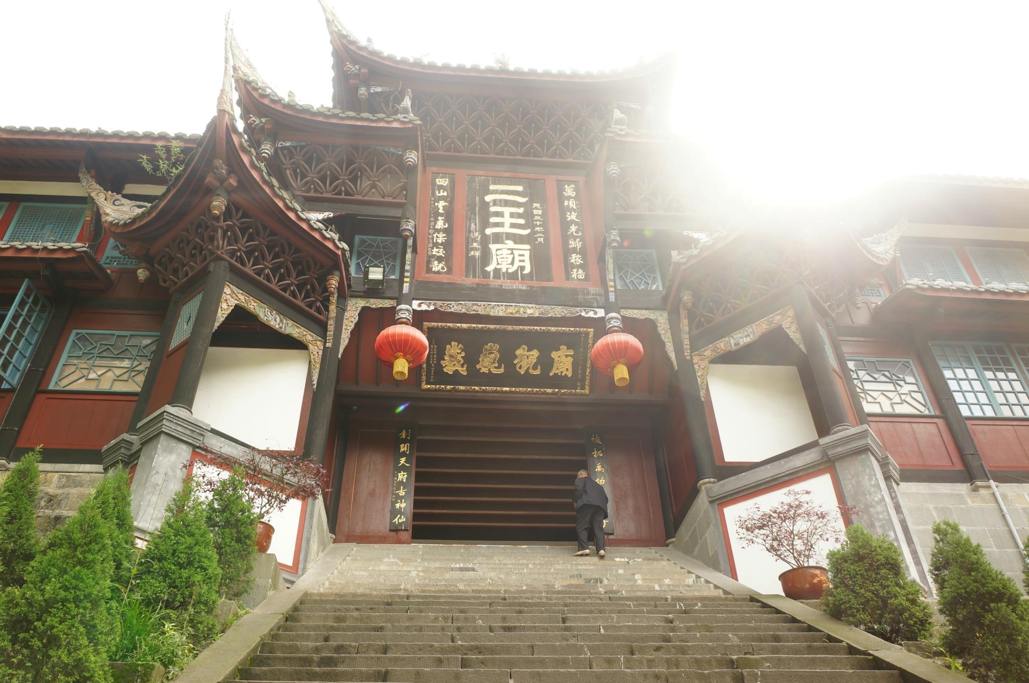 成都+大熊猫基地+灌县古城+黄龙+九寨沟双飞6日跟团游 W四川