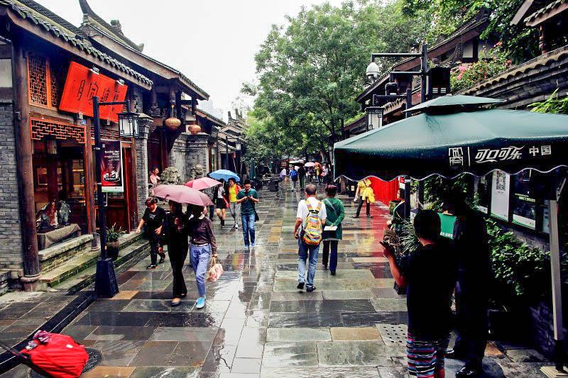 趣游成都【2-12人拼小团】网评4钻酒店+酒店早餐，全程导游陪同 | 双飞  6 日