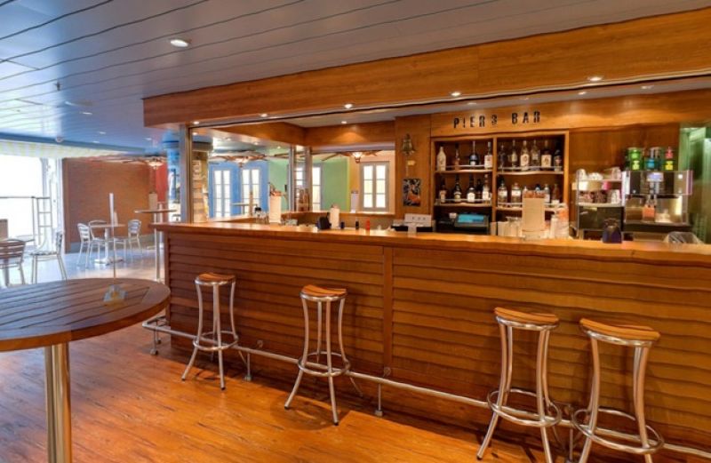 Pier 3 Bar