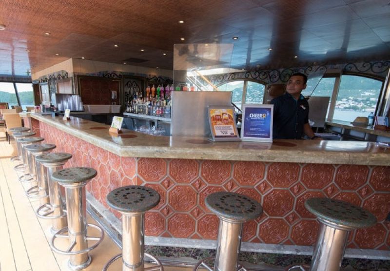 Versailles Bar