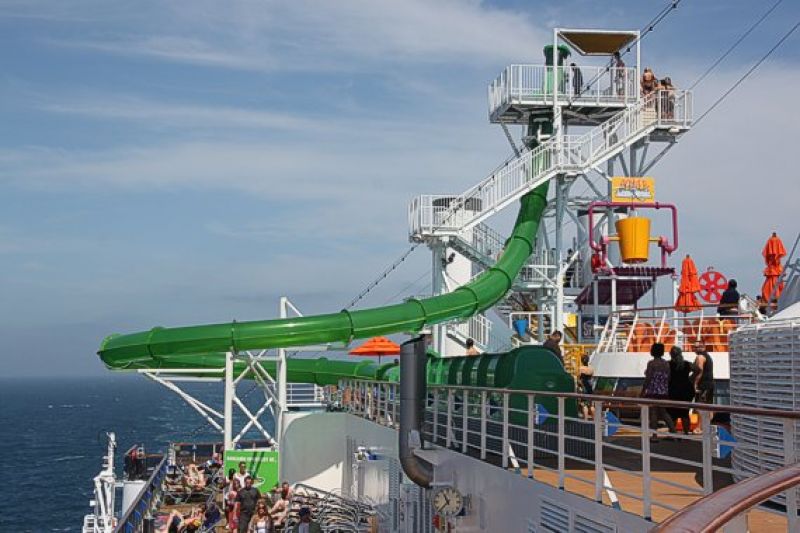 Green Thunder Thrill Slide