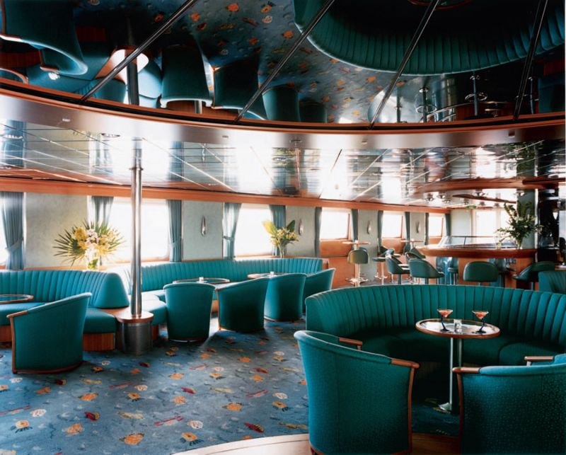 Discovery Lounge Bar