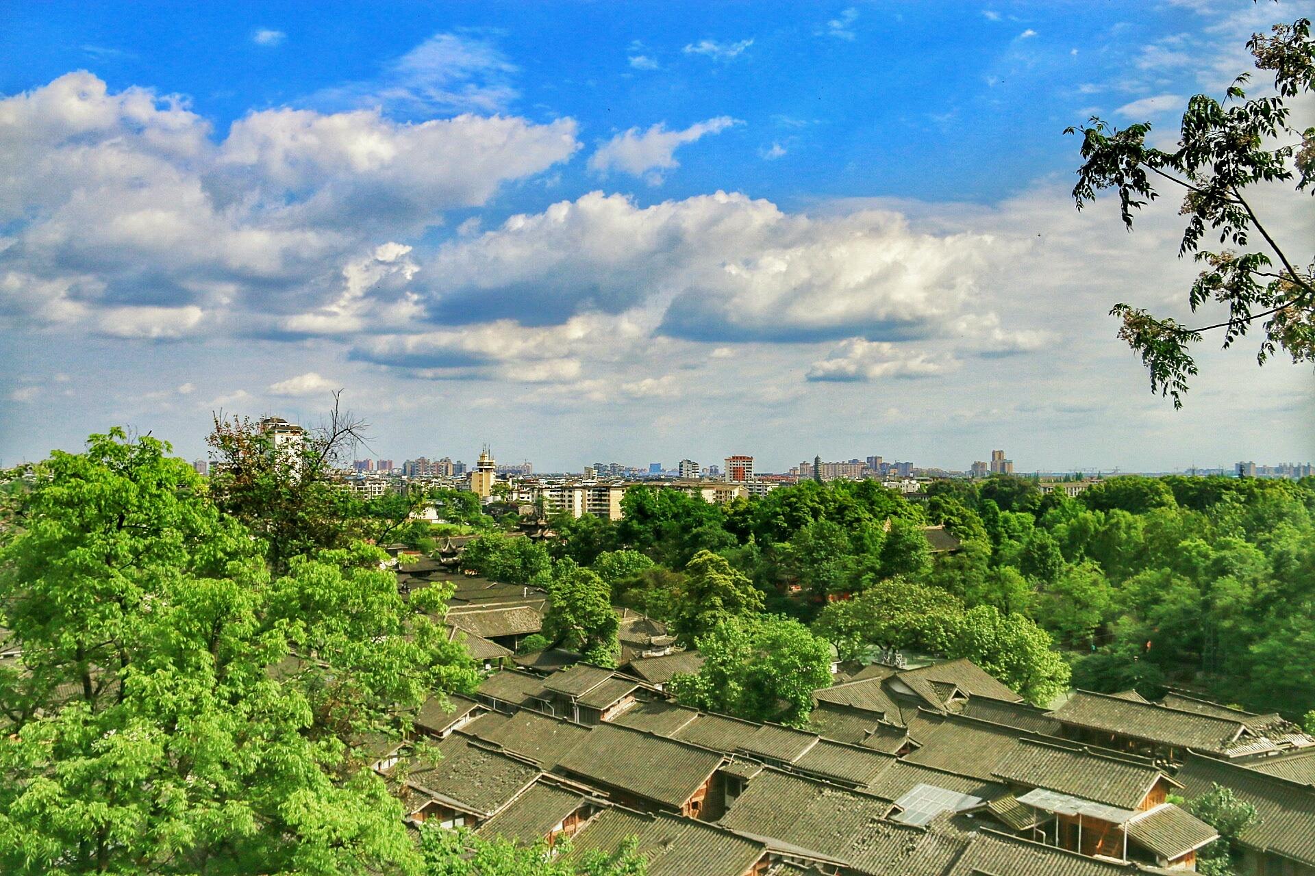【印象蓉城】成都+峨眉山金顶+乐山大佛+都江堰+熊猫基地+黄龙溪古镇双飞6日游