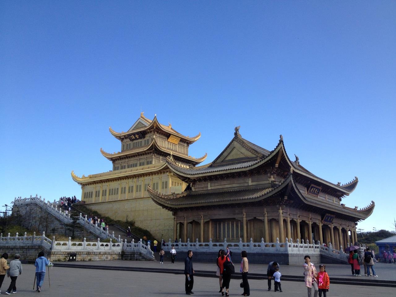 成都+乐山+峨眉+都江堰+青城山双动5日跟团游 S四川