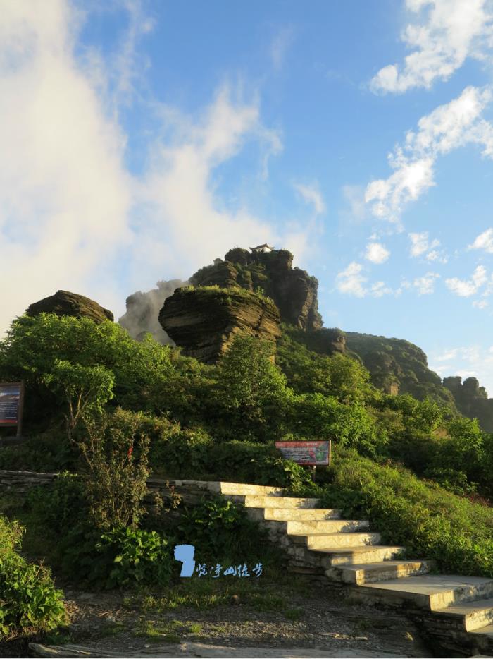 【梵尘贵客】黄果树+小七孔+西江千户苗寨+梵净山+镇远 | 贵州双卧8日/双飞6日游