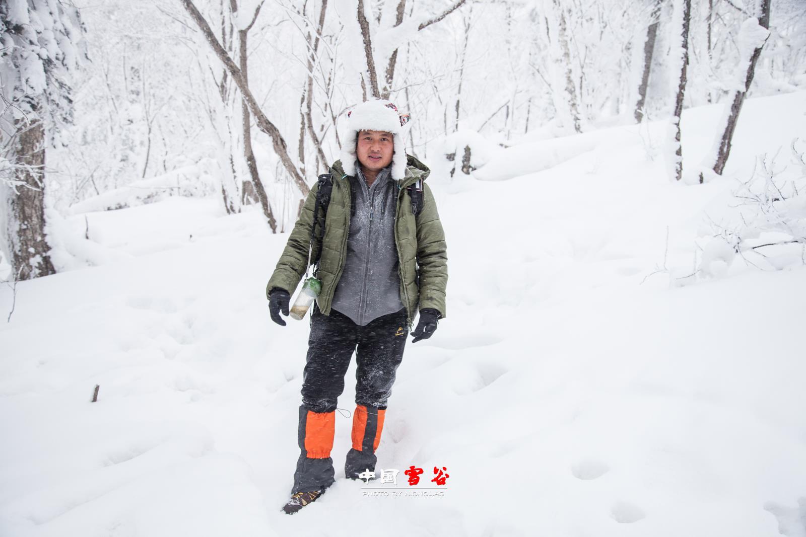 哈尔滨+亚布力+雪乡+冰雪画廊+梦幻家园二人转双飞5日跟团游 B东北