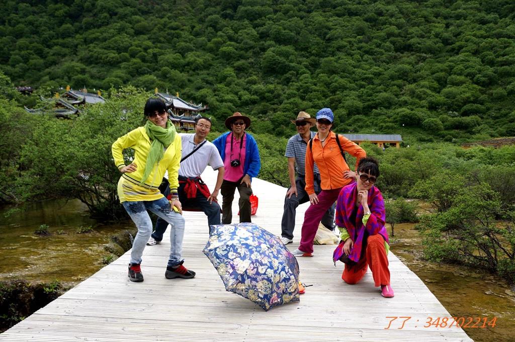 成都+熊猫基地+乐山+峨眉山+映秀+黄龙+九寨沟双卧10日游 W四川