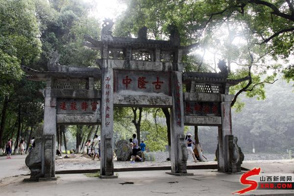 【连住4晚·松柏避暑】神农架+襄阳双飞6日纯玩