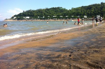 黑沙海滩
