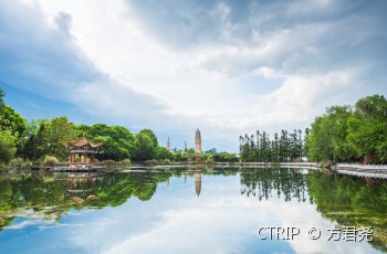 三塔倒影公园