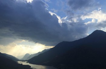 千湖山