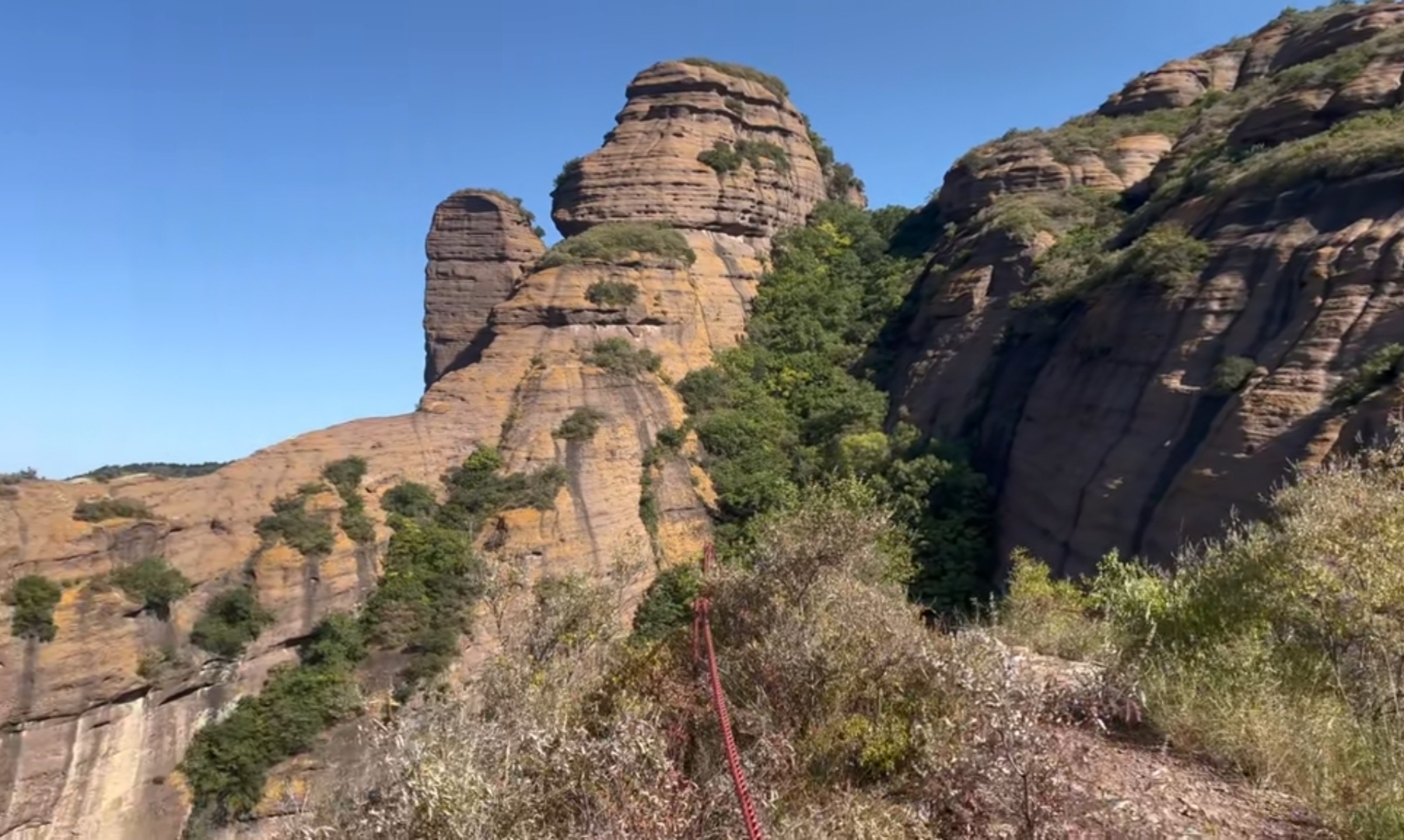 夹墙山