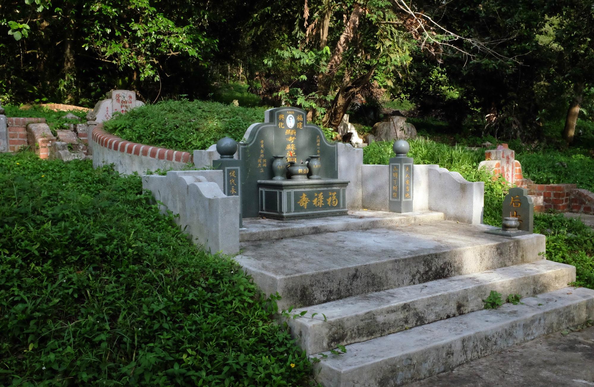 武吉布朗坟场