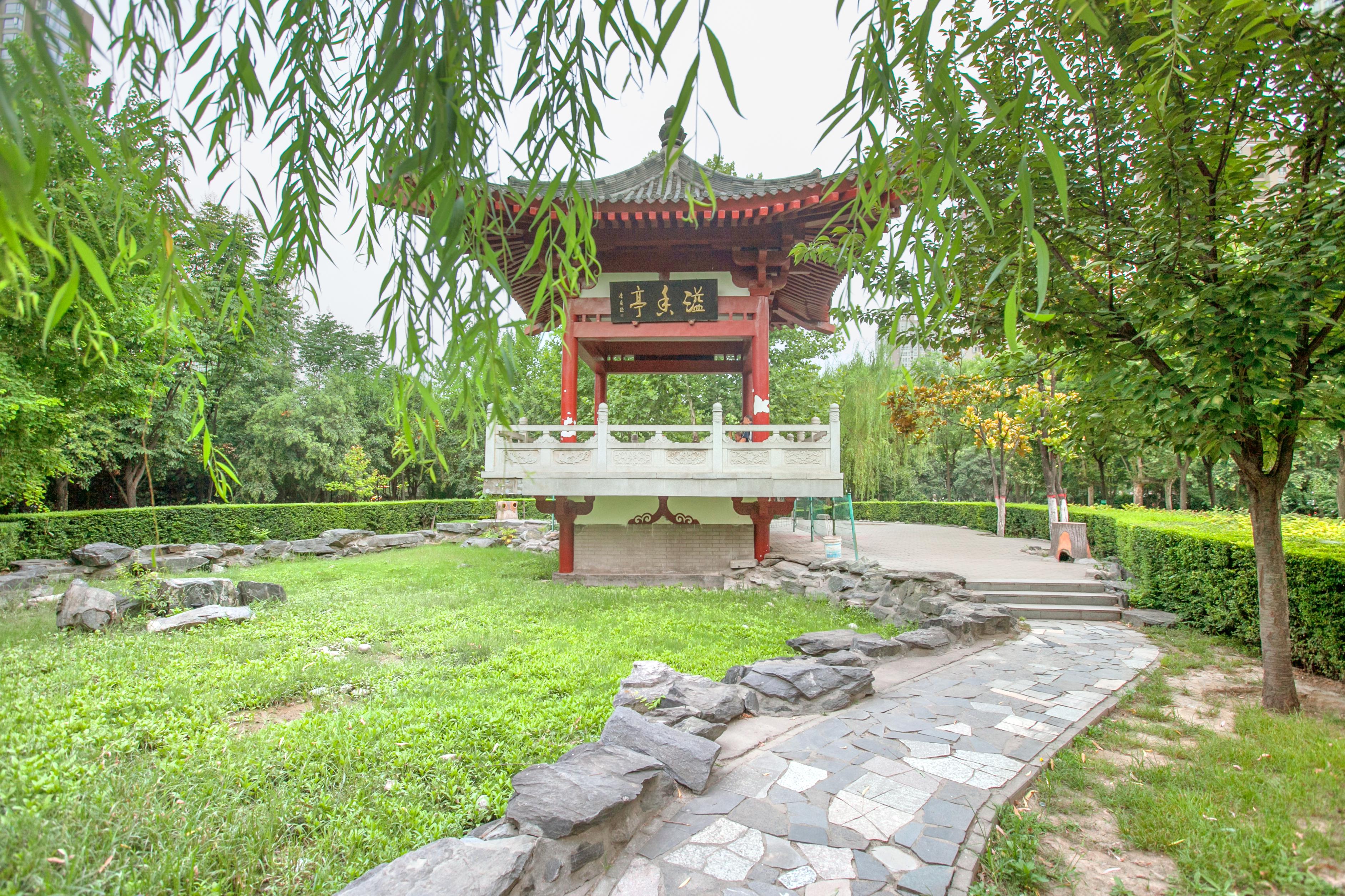 阿姑泉牡丹苑风景区