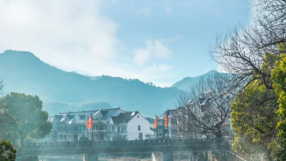 溪畔人家