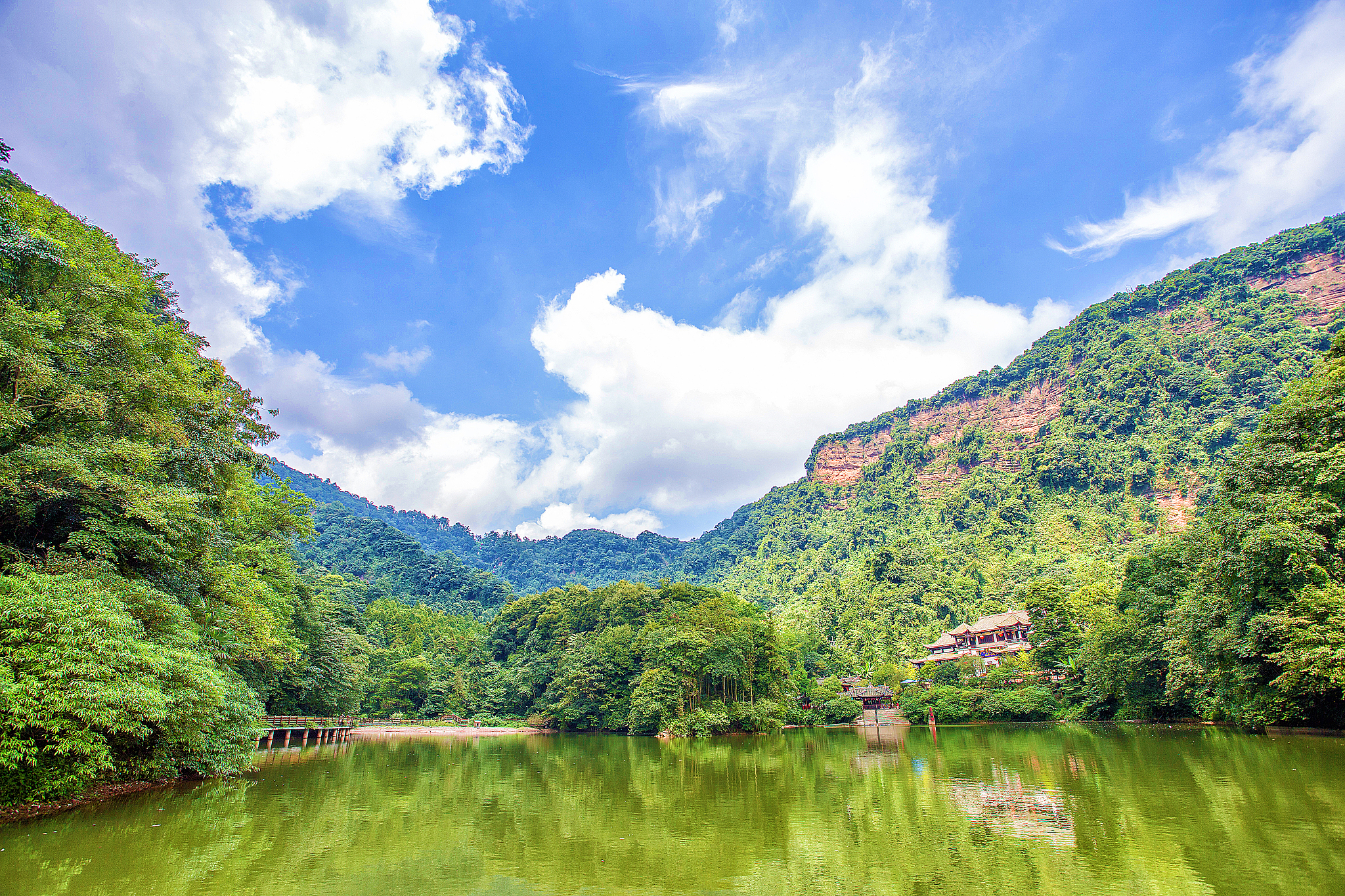 月城湖