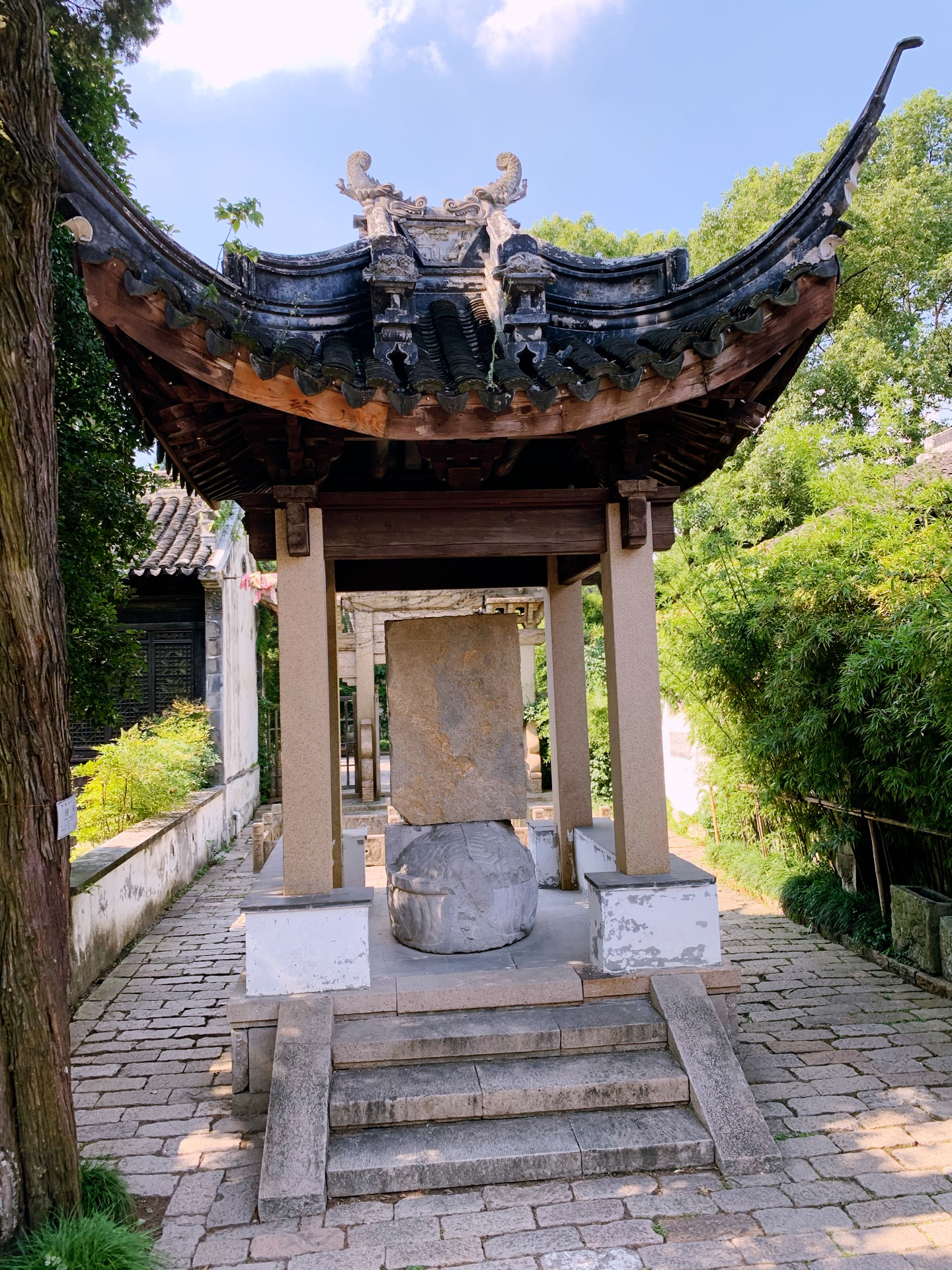 泰伯殿