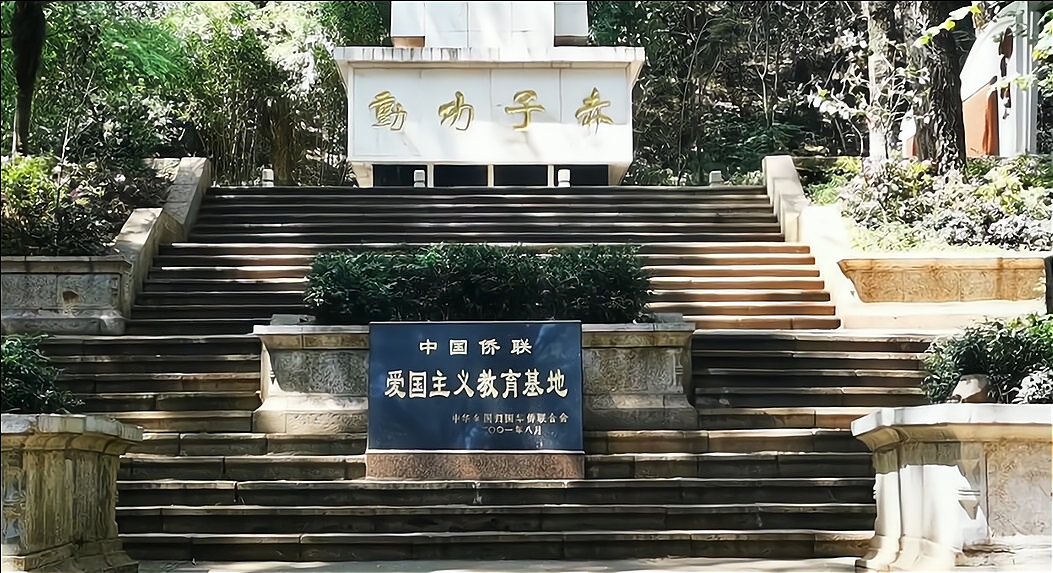南洋华侨机工抗日纪念碑