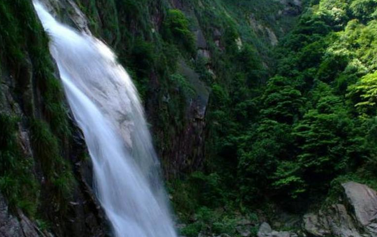 龙池飞瀑