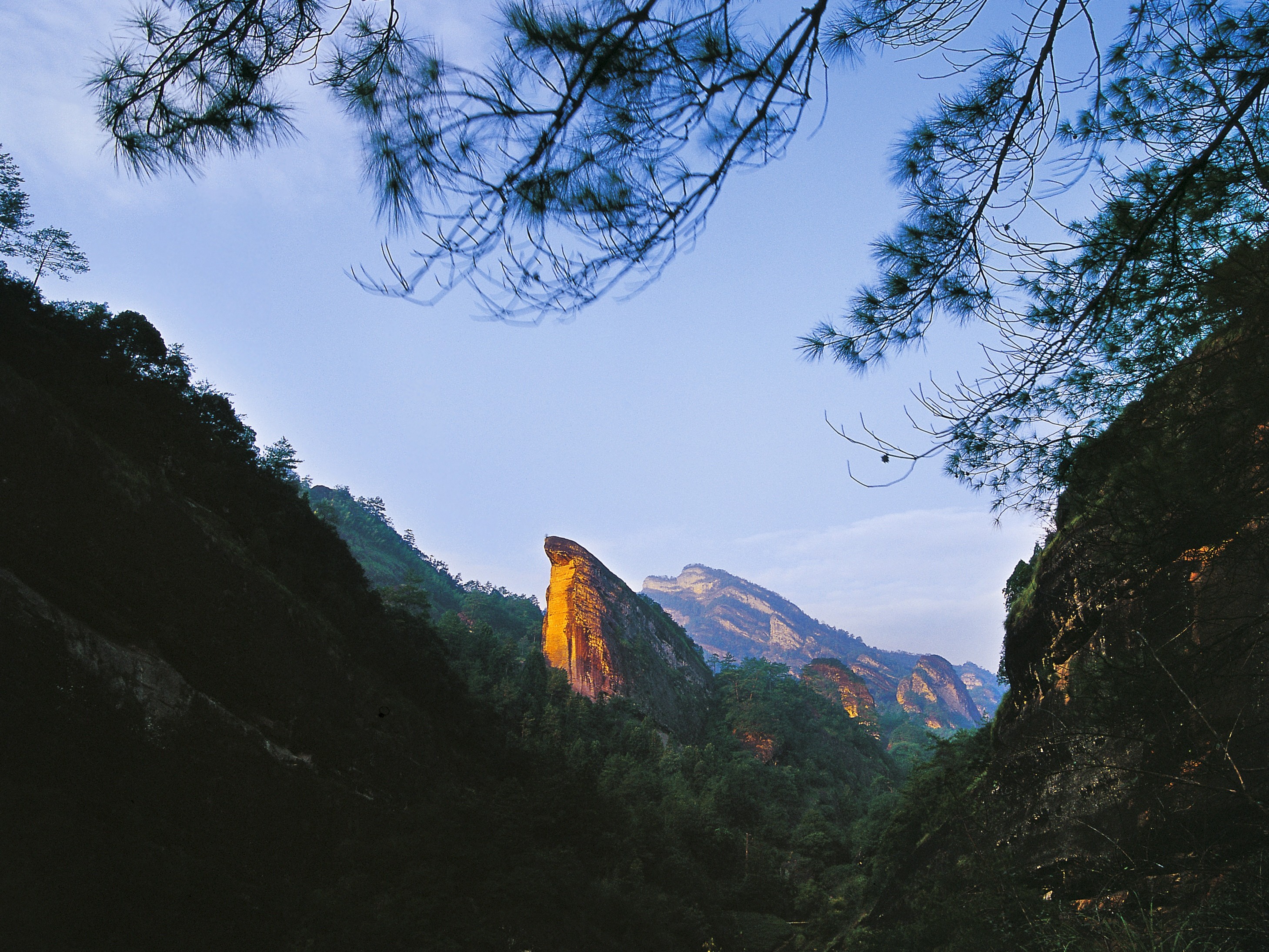 鹰嘴岩
