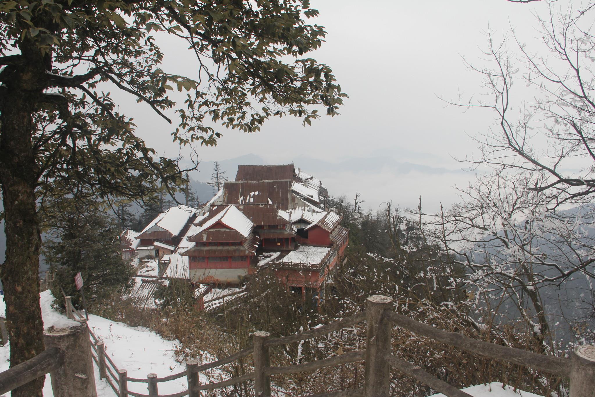成都+峨眉山+乐山+熊猫基地+都江堰双飞5日跟团游 巴适天府 L四川