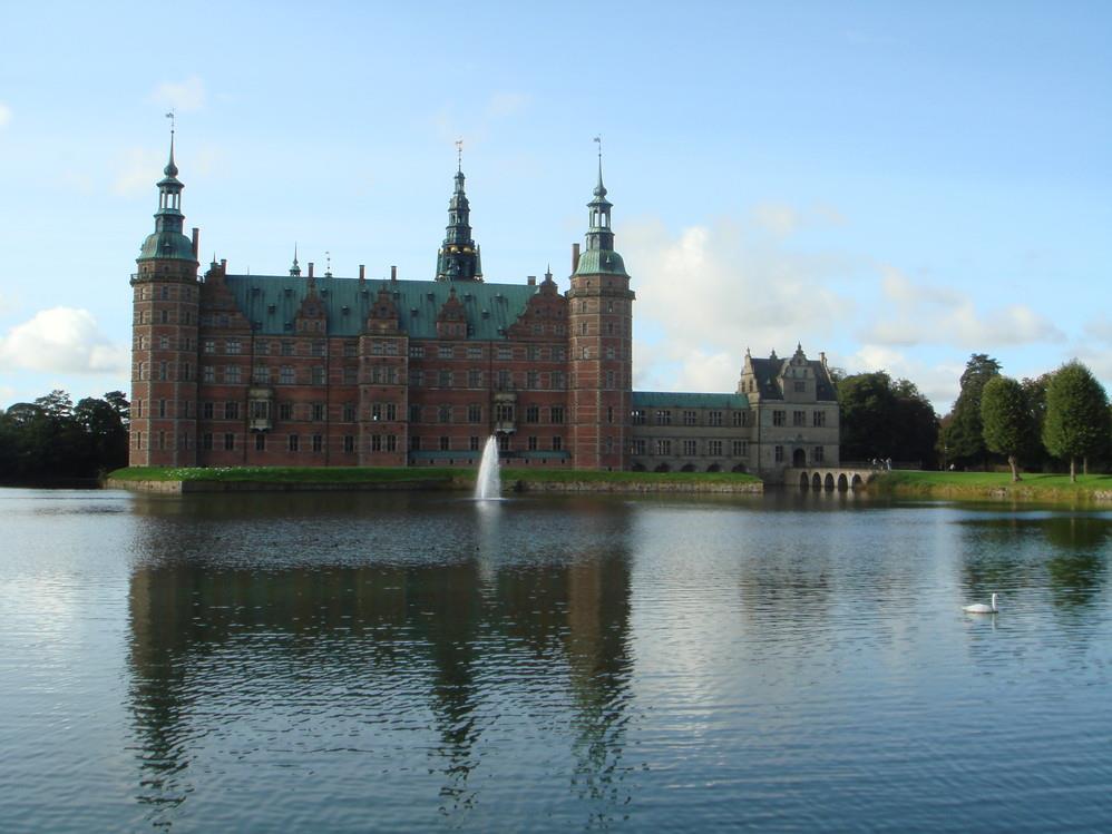EK瑞典+芬兰+北极圈+迪拜11天（上海出发，Kakslauttanen Arctic Resort玻璃屋，赠送2人/台wifi）