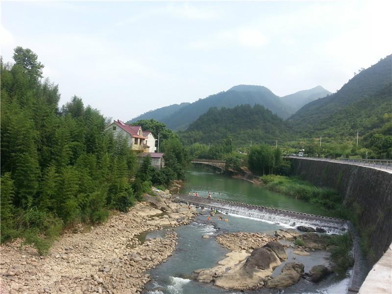 桐庐雅鲁激流探险漂流+江南红石湾溶洞避暑 品质2日游